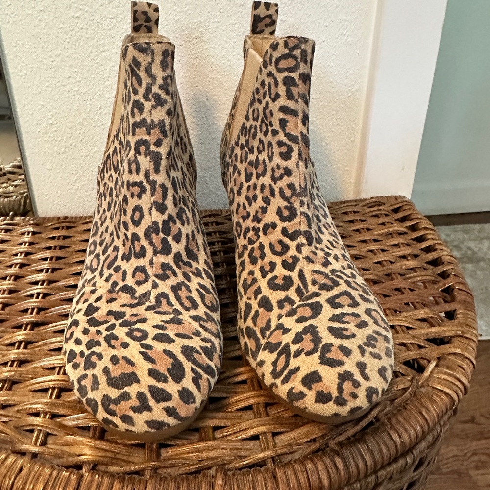 Toms cheetah print wedge heels. Size 10.